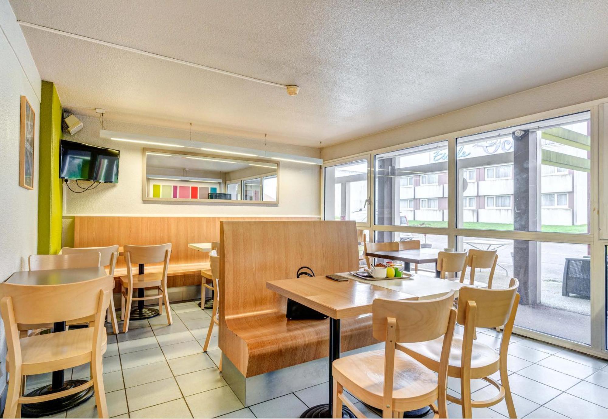 B&B Hotel Brest Kergaradec Aeroport Гуэну Экстерьер фото