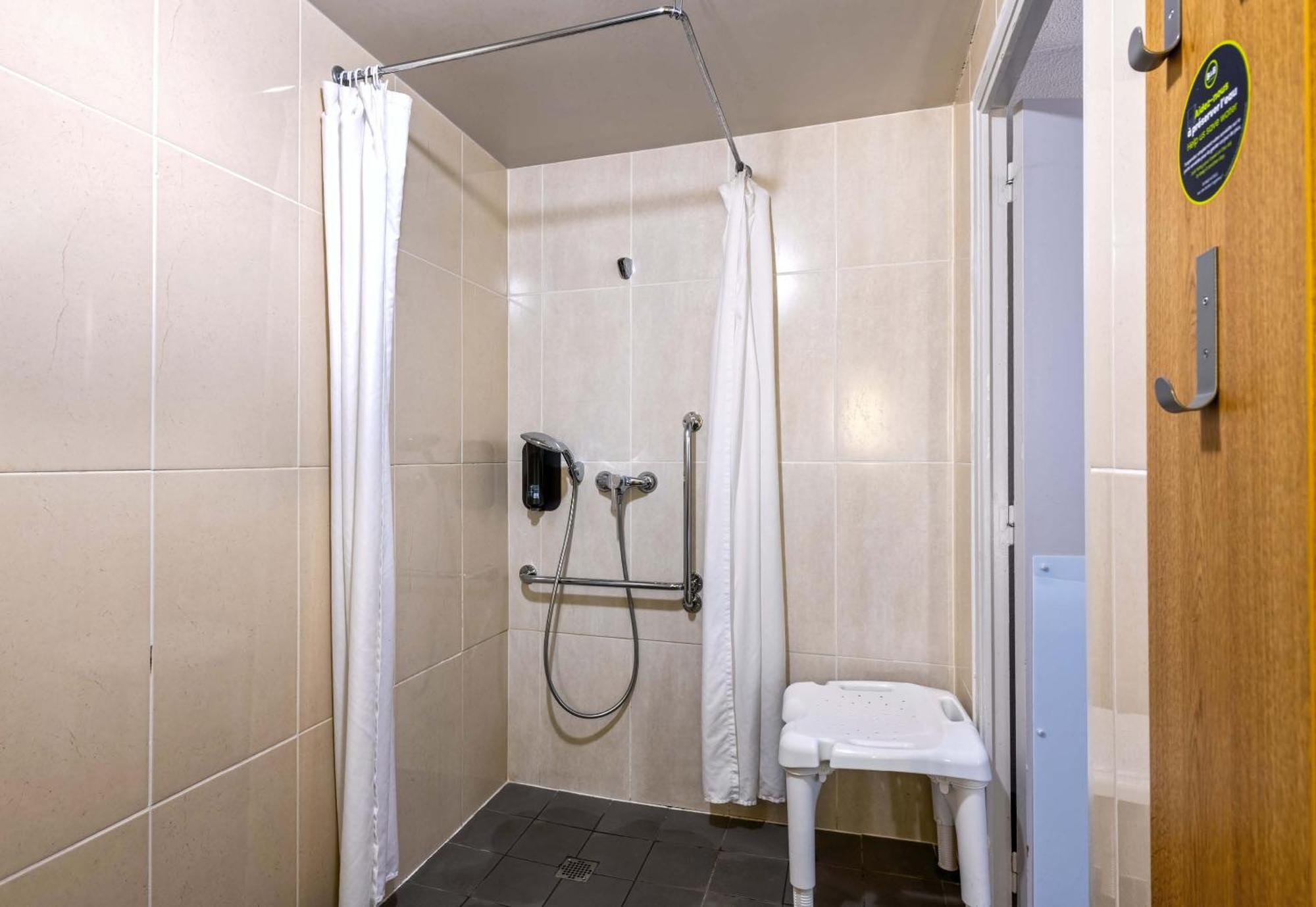B&B Hotel Brest Kergaradec Aeroport Гуэну Экстерьер фото