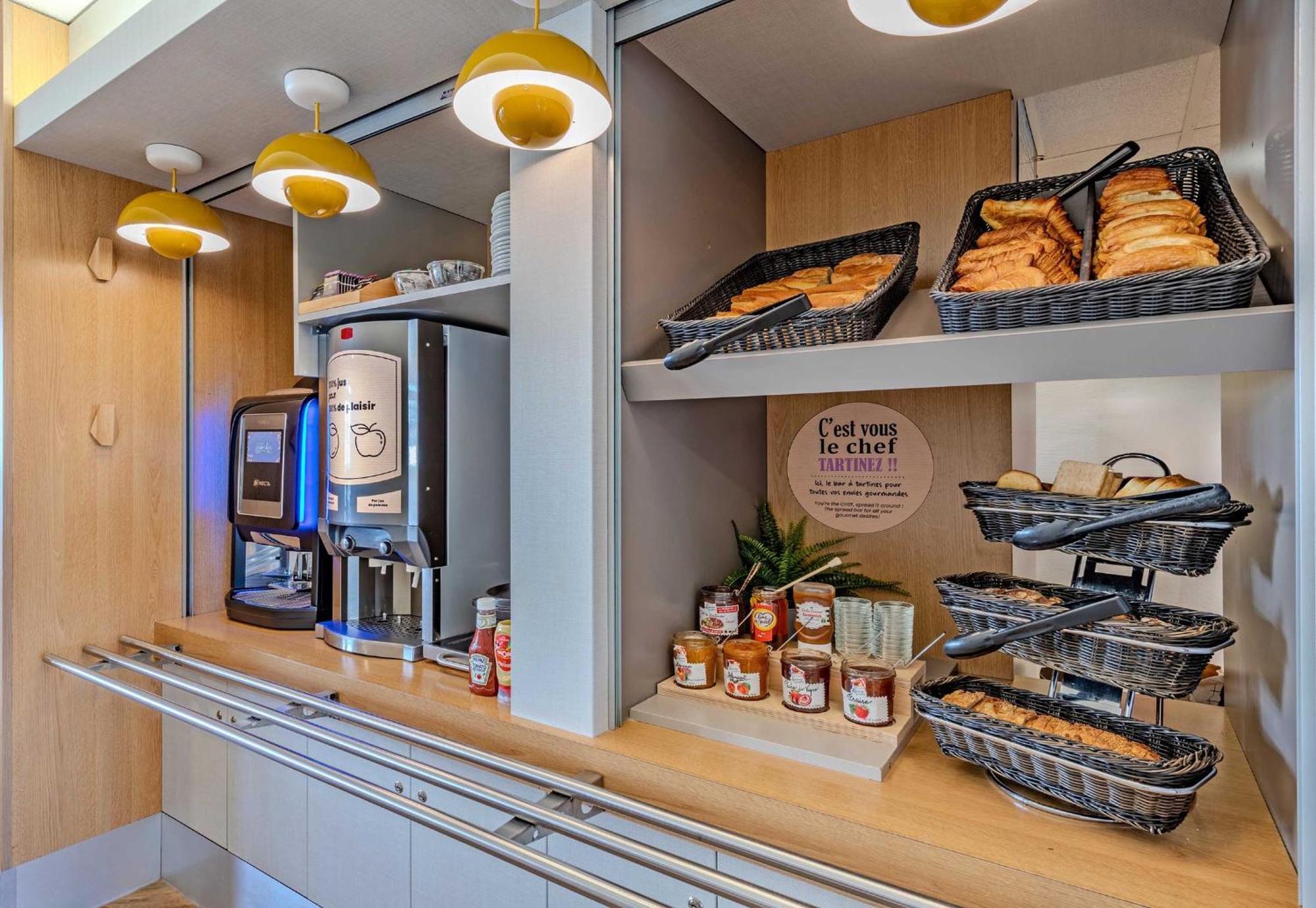 B&B Hotel Brest Kergaradec Aeroport Гуэну Экстерьер фото