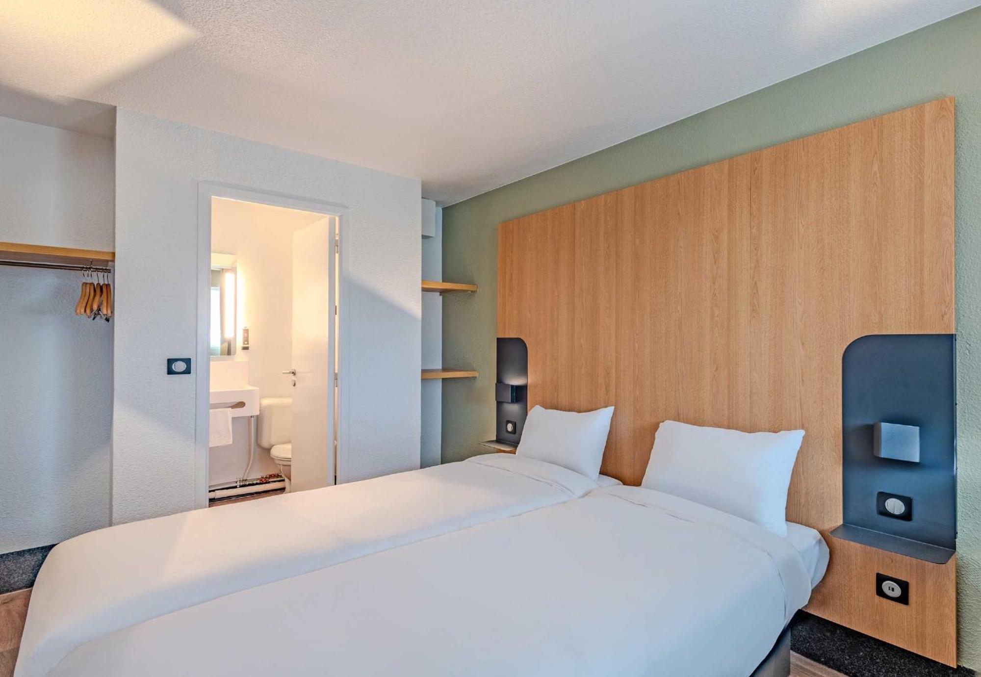 B&B Hotel Brest Kergaradec Aeroport Гуэну Экстерьер фото