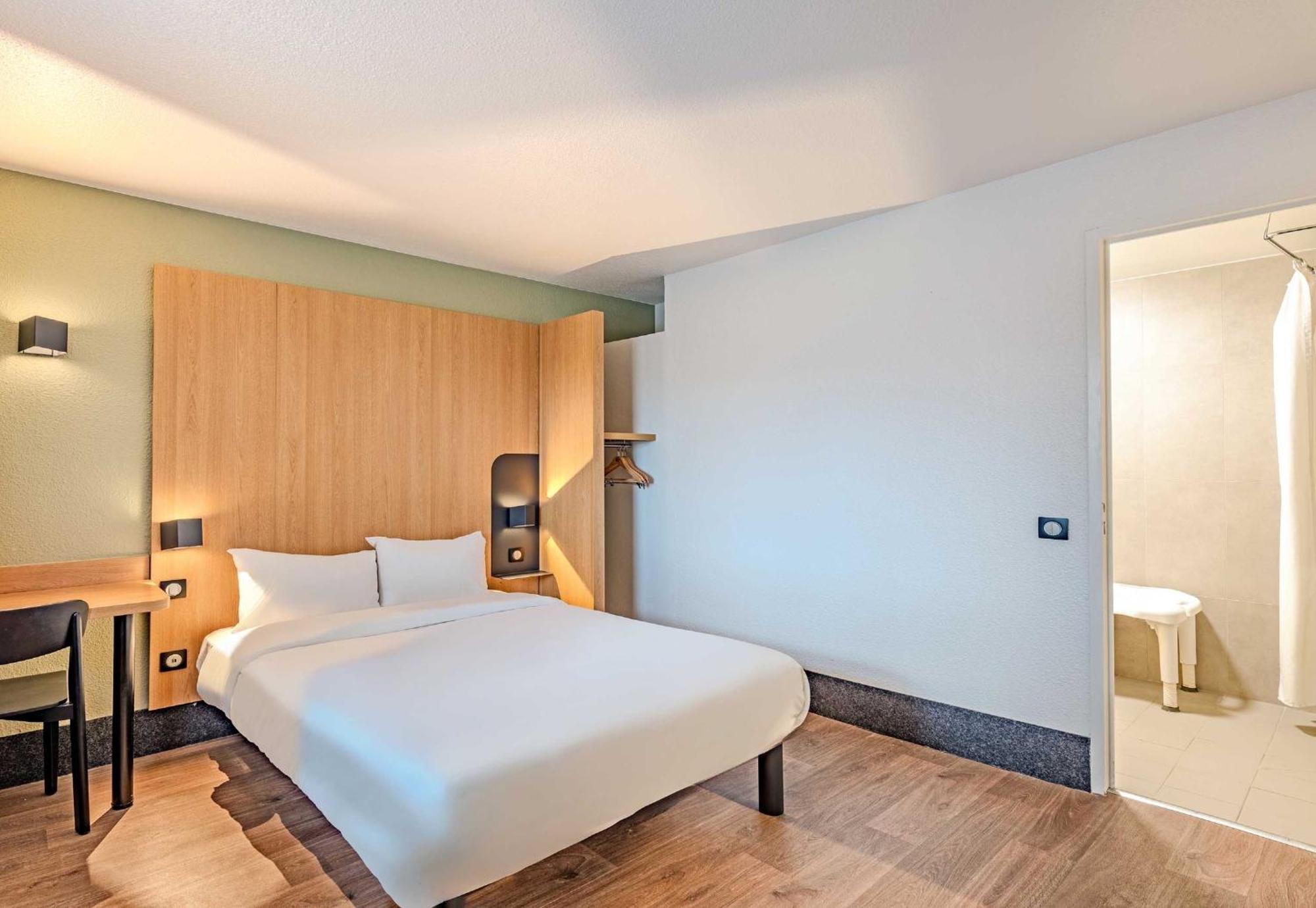 B&B Hotel Brest Kergaradec Aeroport Гуэну Экстерьер фото