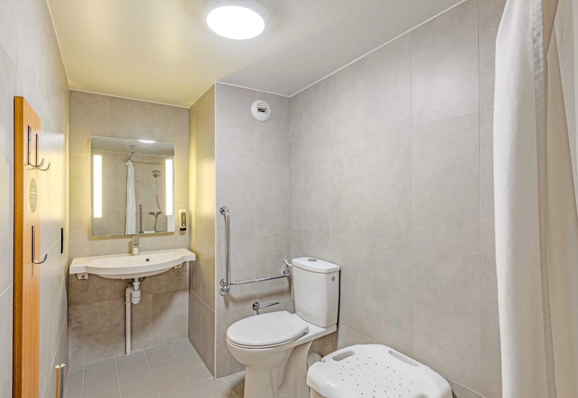 B&B Hotel Brest Kergaradec Aeroport Гуэну Экстерьер фото