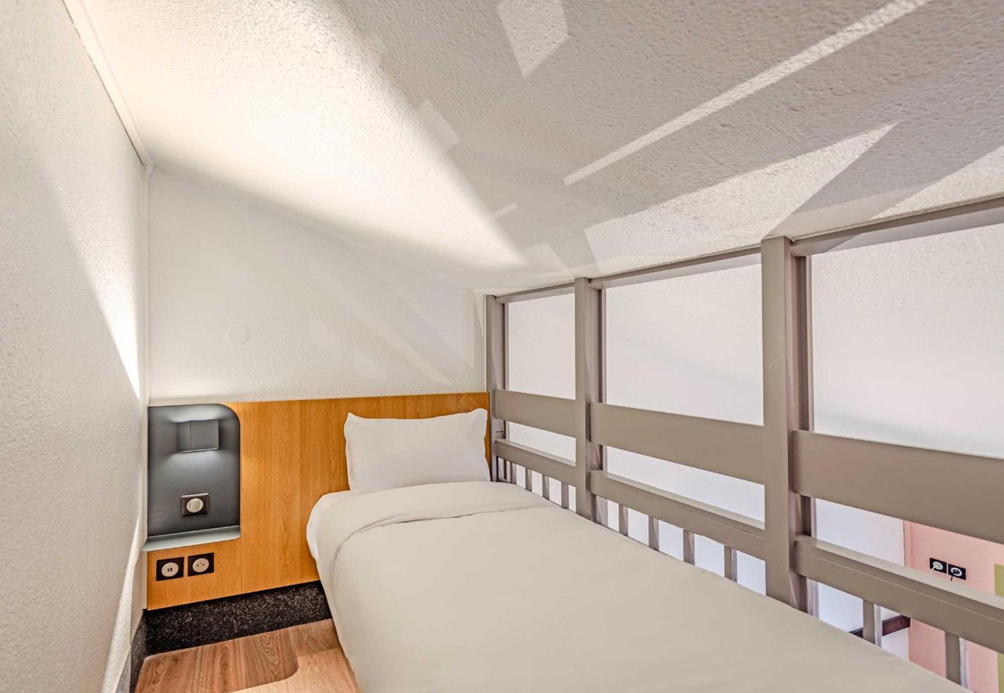 B&B Hotel Brest Kergaradec Aeroport Гуэну Экстерьер фото