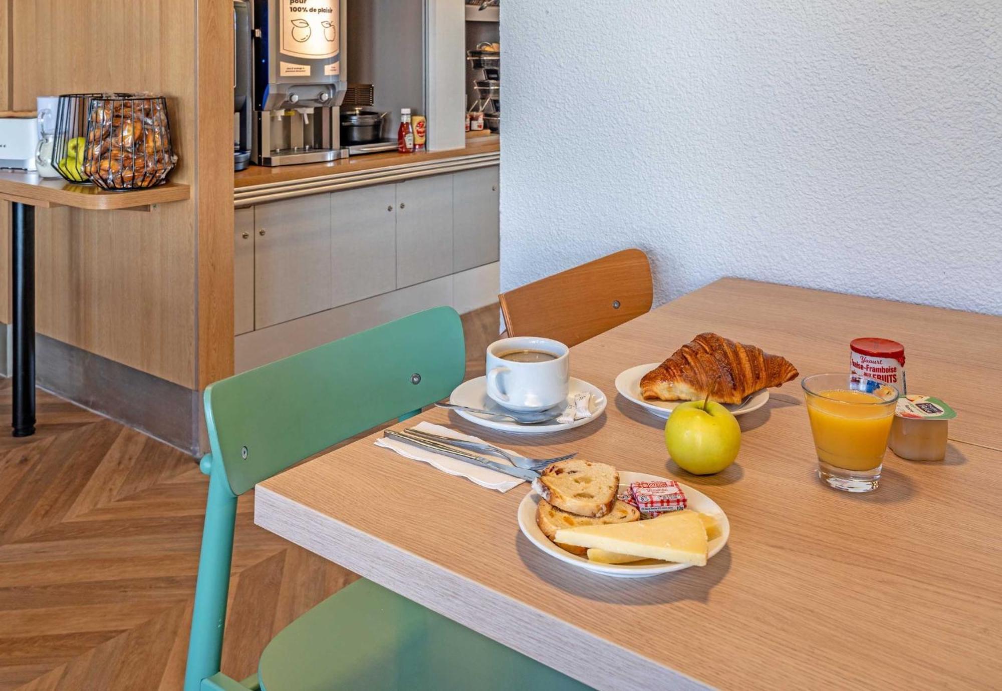 B&B Hotel Brest Kergaradec Aeroport Гуэну Экстерьер фото